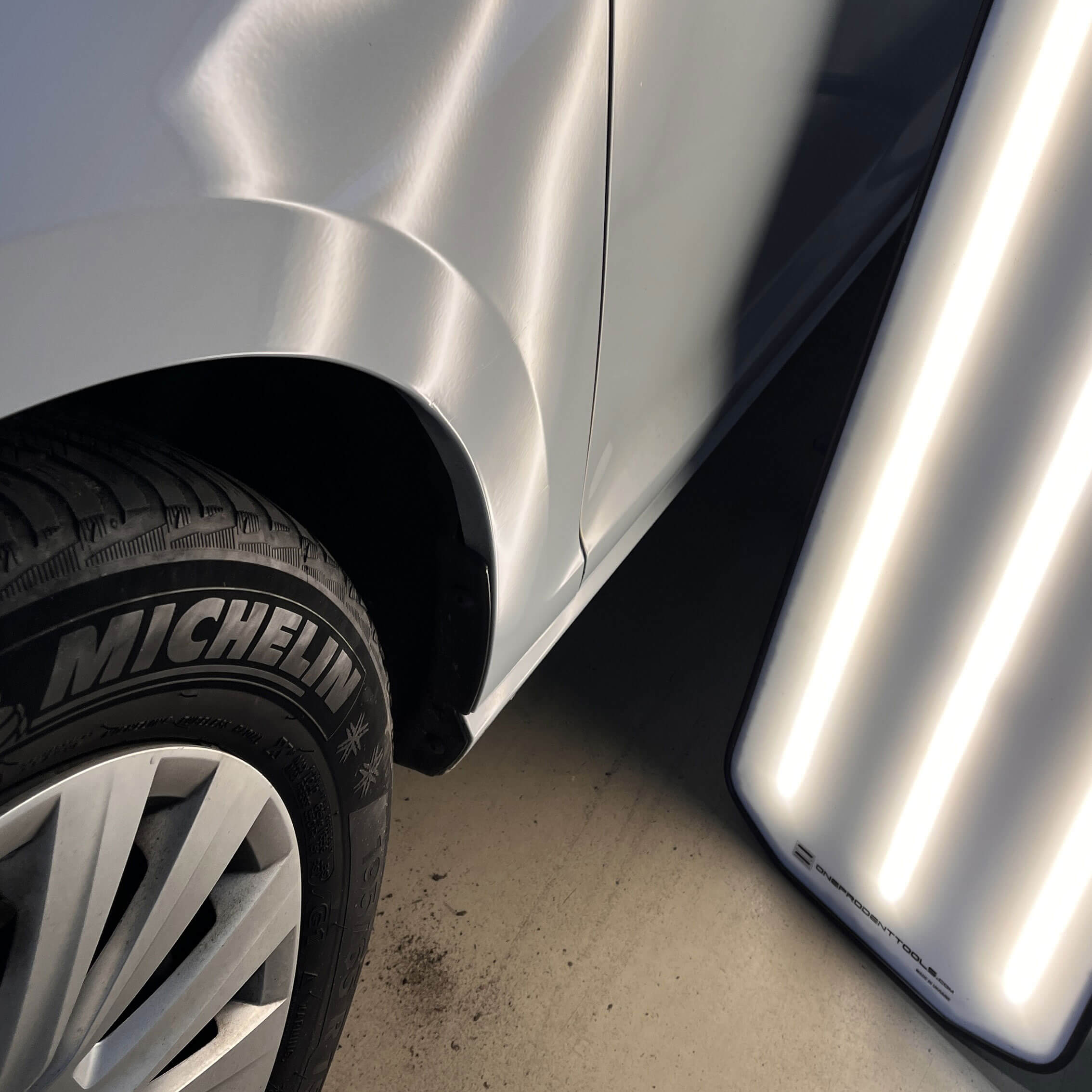 vyrovnání karoserie auta po